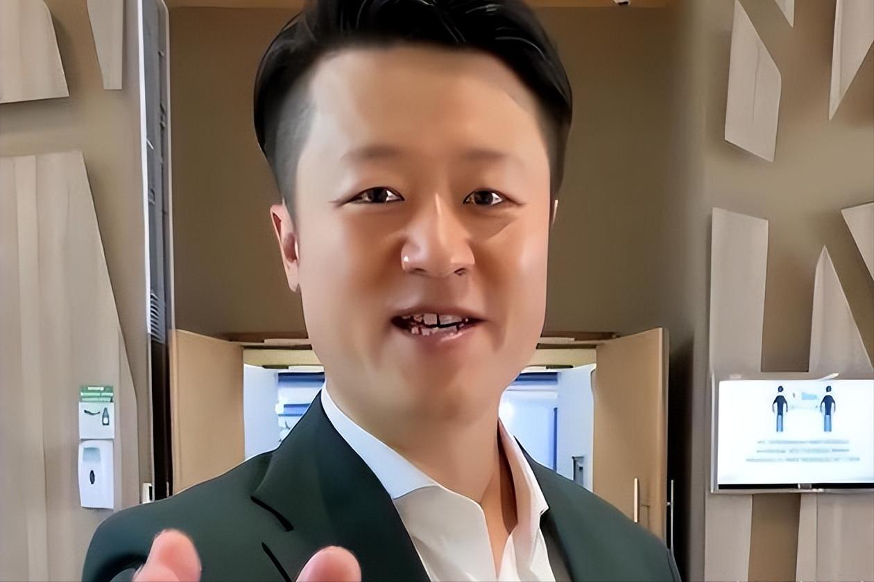 “非洲土皇帝”王垚，生活奢靡居然还被官媒表扬，背后果然不简单