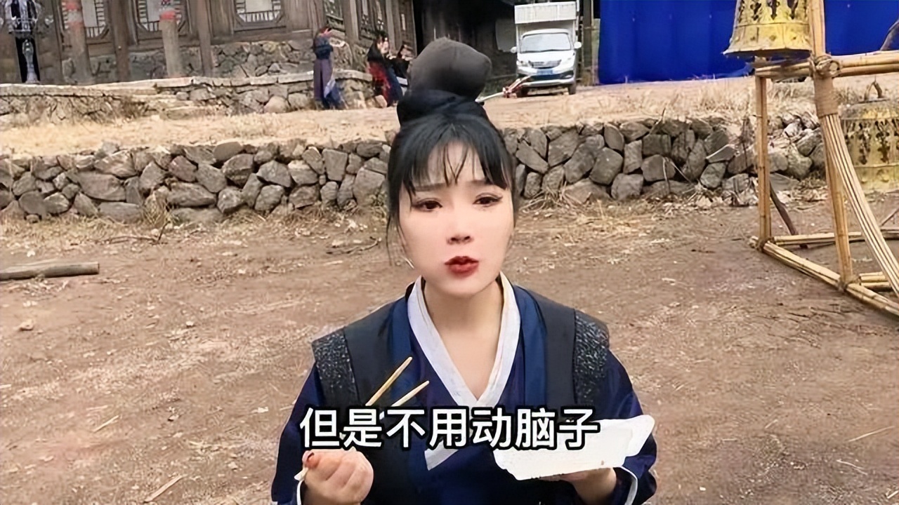 横店群演的悲惨事件,20万横店群演现状美女成群