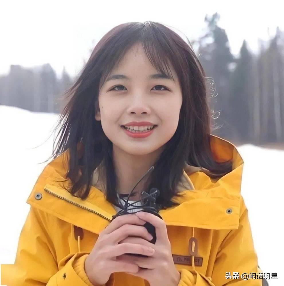 央视最美记者王冰冰走红,央视最美记者王冰冰成都录节目