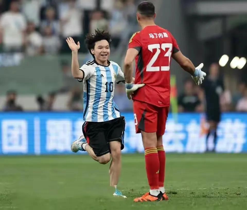 中国足球人情味,足球球迷的温情