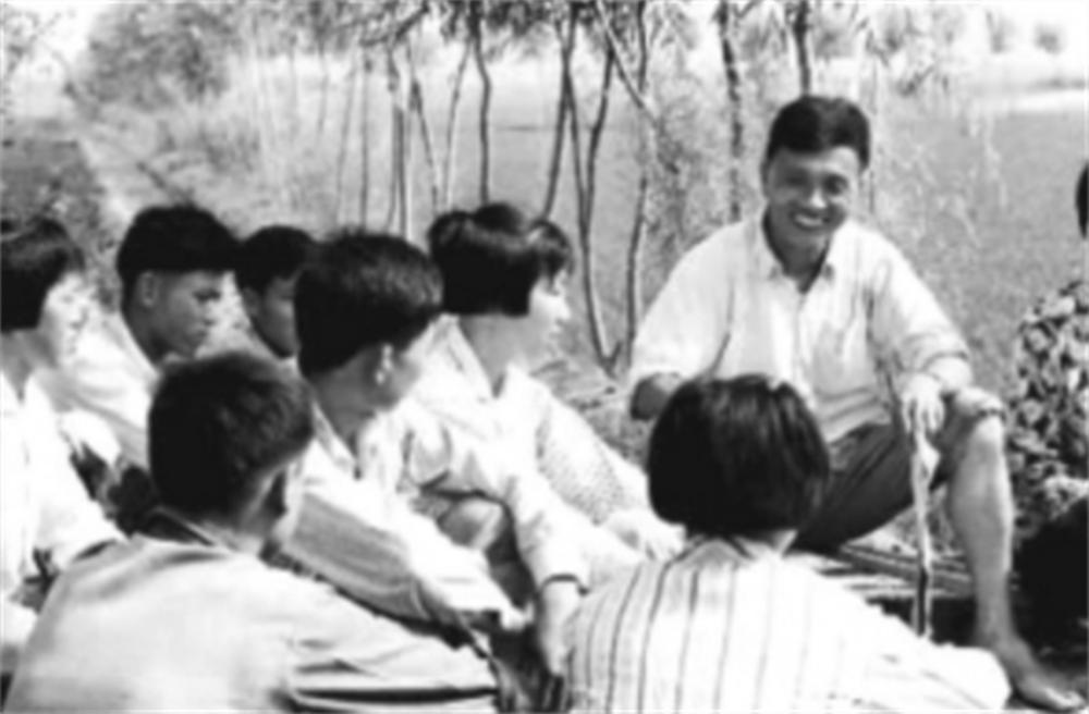 住别墅、开豪车、人均百万，天下第一村华西村为何欠了一屁股债？