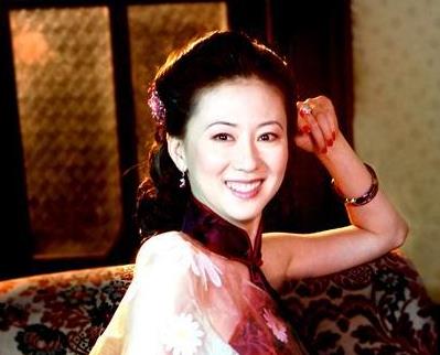 事实证明，为了钱选择当“裸模”的汤加丽，已经走上了另一条路