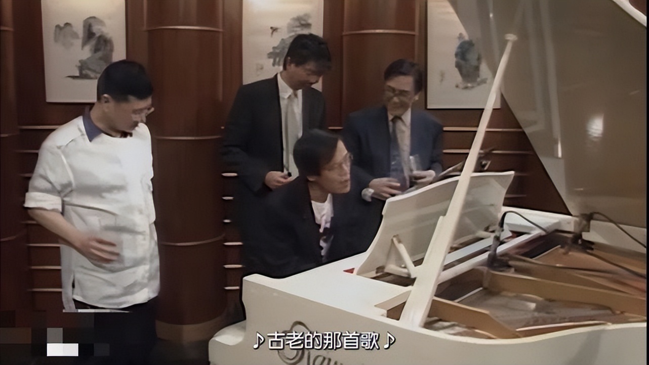 露骨成这样，没人嘲她「色情」