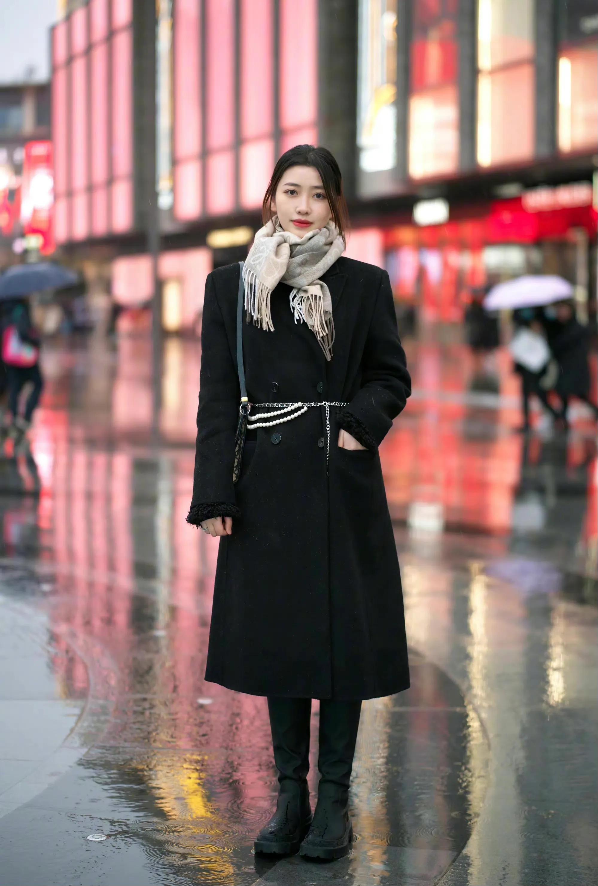 衬衫搭配fendi围巾系法,芬迪围巾怎么穿搭显年轻