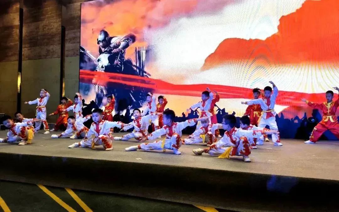 七彩童年活动环创,七彩童年庆六一活动