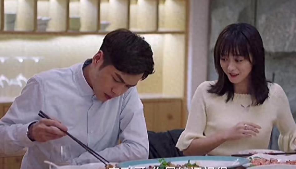 狂野诱惑！超辣女王舔刀瞬间！