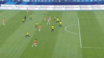 前线丨卡耶维奇、福布斯联袂进球，武汉长江2:1战胜广州队