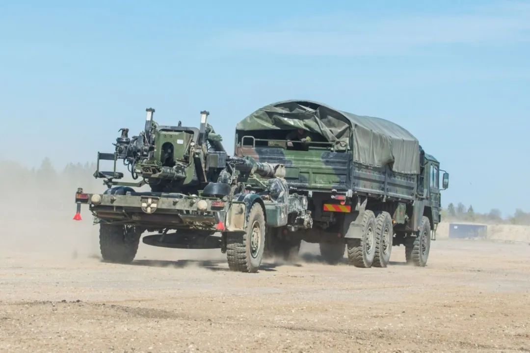 乌军炮击俄罗斯顿涅茨克平民区,俄哨所遭乌炮弹袭击现场一片狼藉