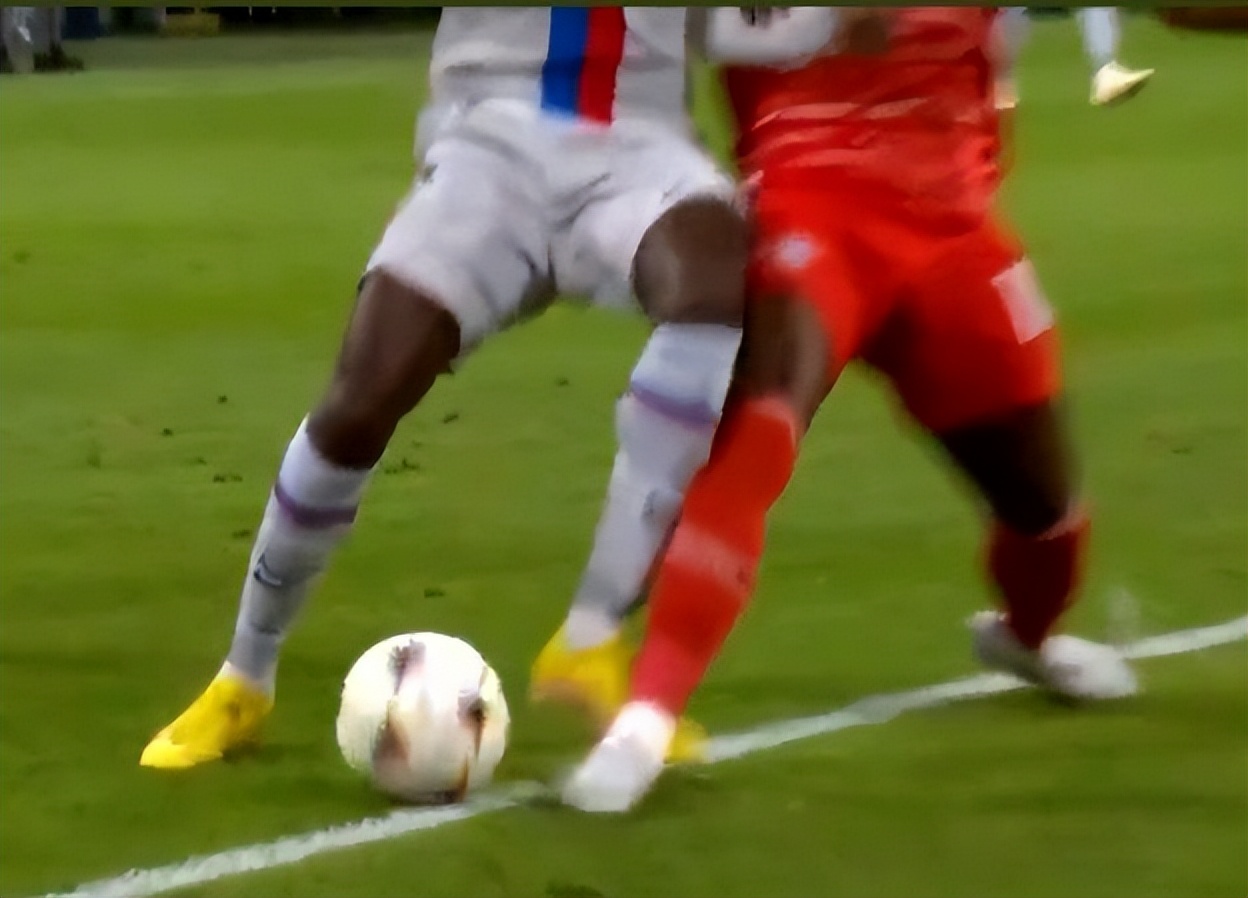 太过分！VAR判罚比赛引发“假赛”风波，媒体教练球员直接开骂