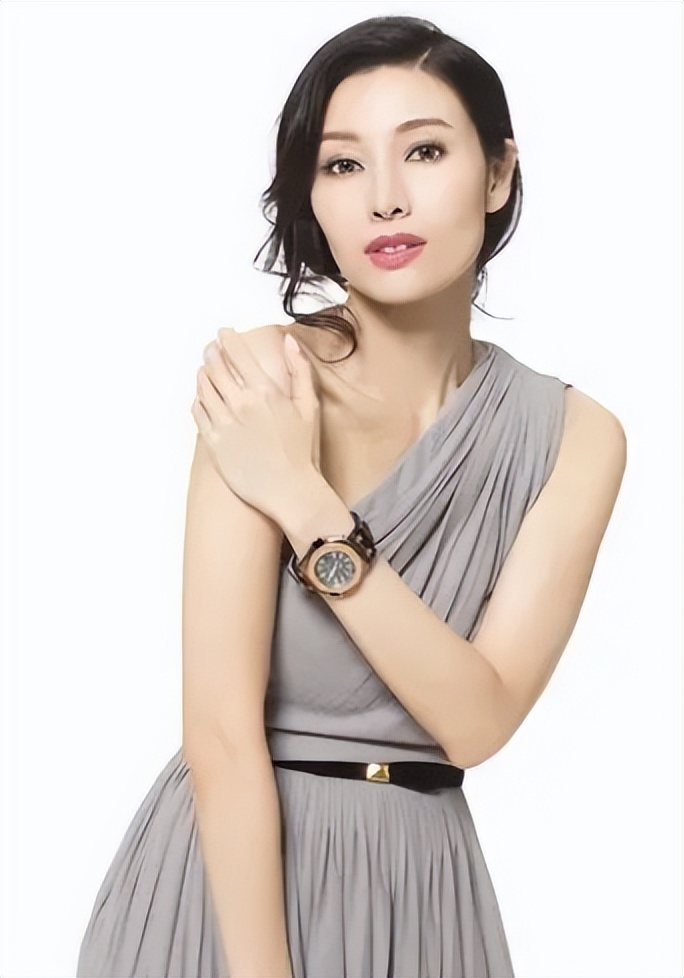 李嘉欣是如何嫁入豪门的 (李嘉欣有多不择手段嫁豪门)