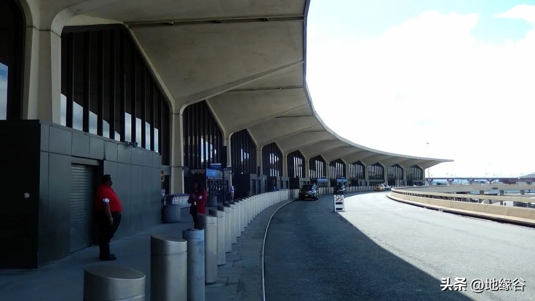 美国机场那么多飞机票贵吗,美国机场多的原因