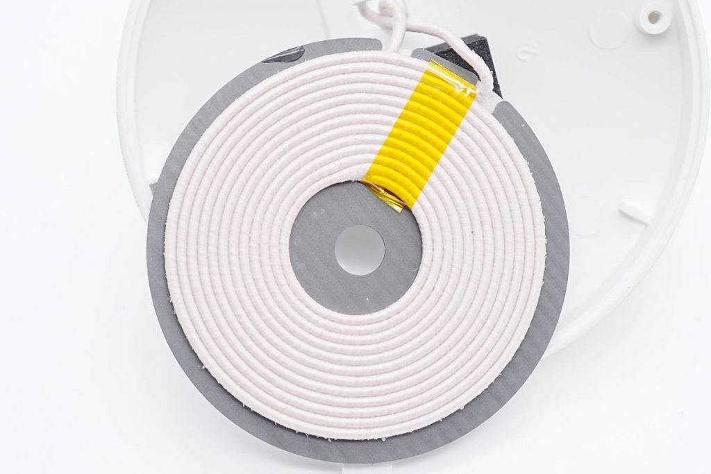 磁吸无线充电宝拆机测评,苹果原装磁吸充电器拆解