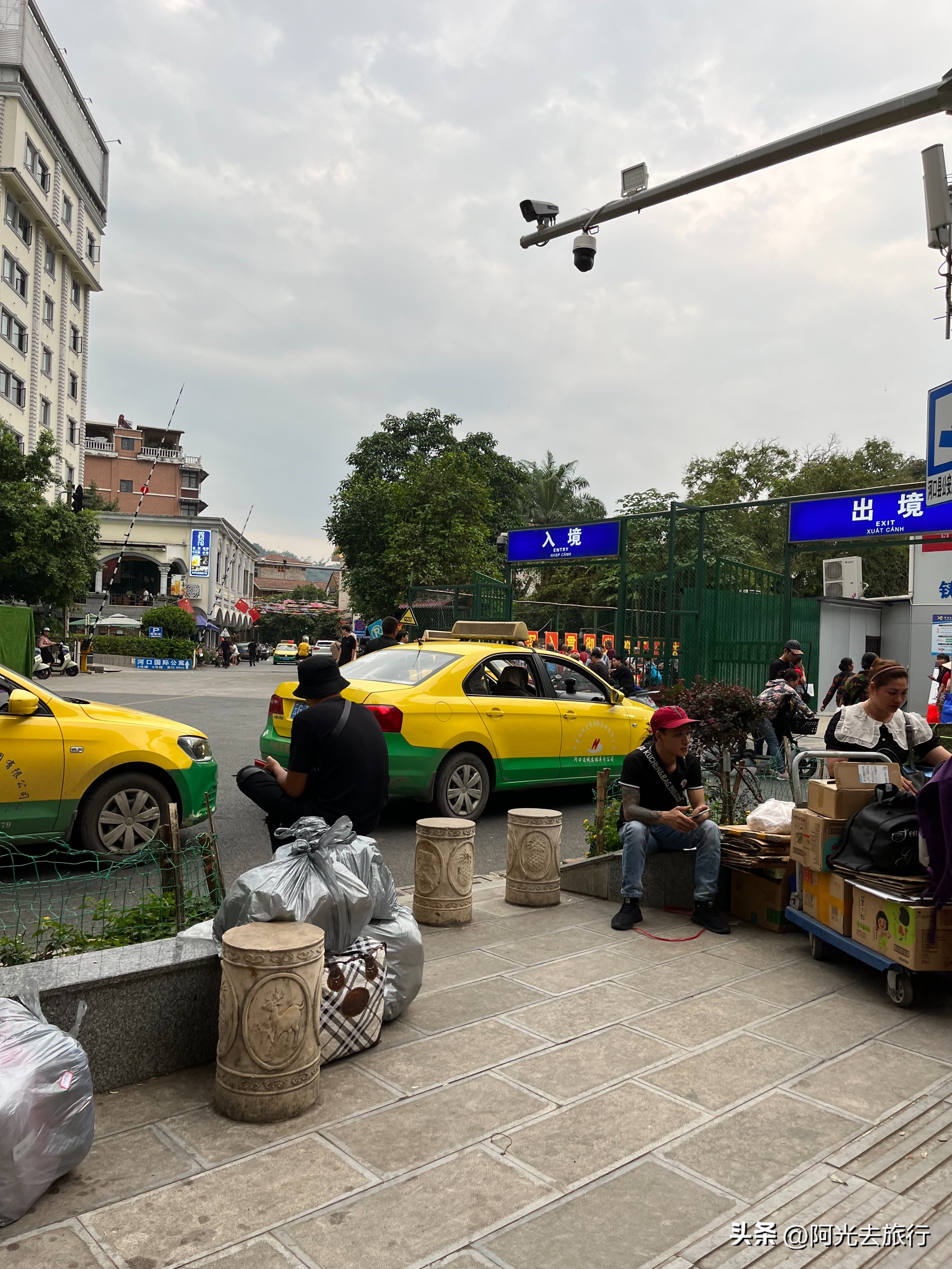 越南人看云南河口县城全景,云南河口看越南老街