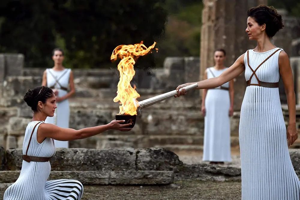 从法律角度如何看待大s和汪小菲,明星对汪小菲和大s事件看法
