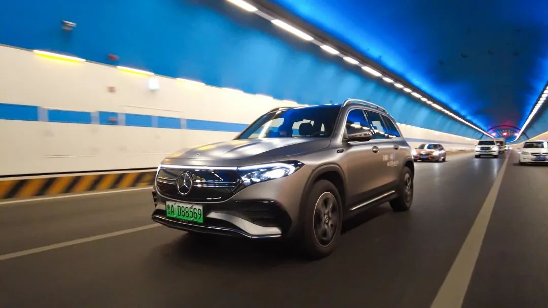 奔驰预测未来不如创造未来,面对风起云涌的时代