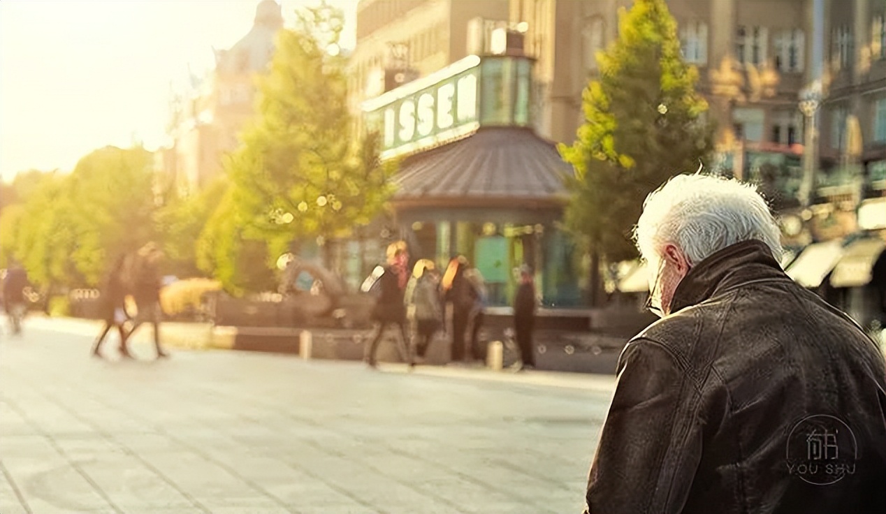 2022“新型不孝”正在蔓延：孩子一无所知，老人泪流满面