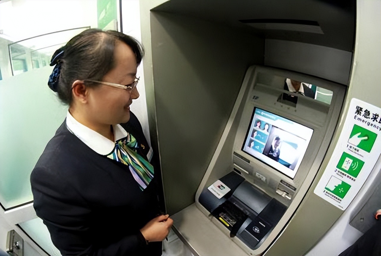 余利宝利息越来越低怎么回事,为什么银行贷款利息越来越低