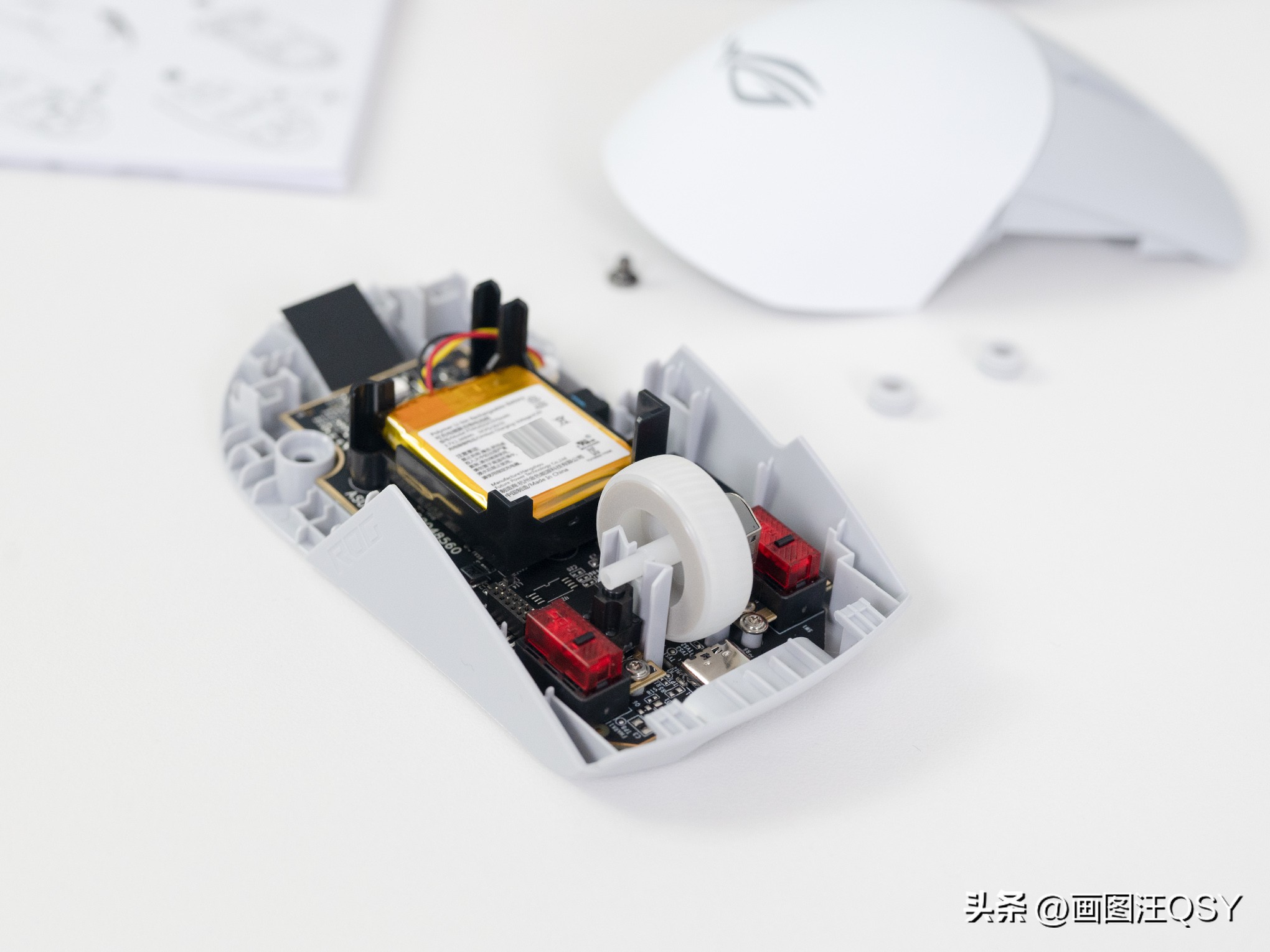 居家书桌升级改造：追剧听歌、居家办公也能很快乐