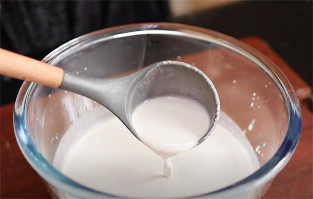 商用红薯粉皮的制作过程视频,红薯淀粉做粉皮的做法大全