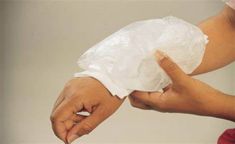 孩子碰伤了怎么祛疤痕,儿童凹陷性疤痕彻底修复方法