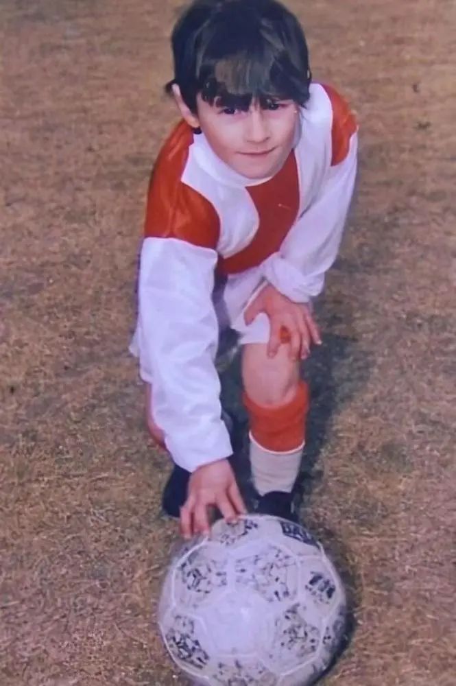 梅西从小矮子到巨人,从侏儒到世界球王催泪纪录片