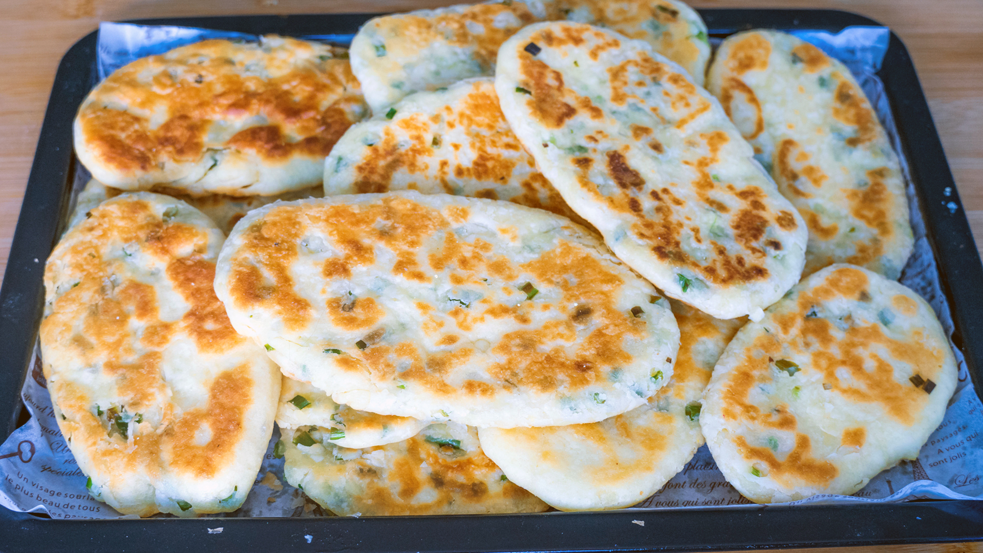 面粉这样做酸甜可口出锅瞬间抢光,面粉的独特做法每一口都酥掉渣