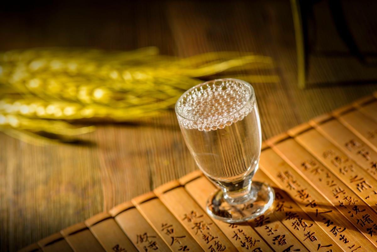 喜宴还得看农村，上海一家去东北赴宴，随礼500，开席直呼：赚了