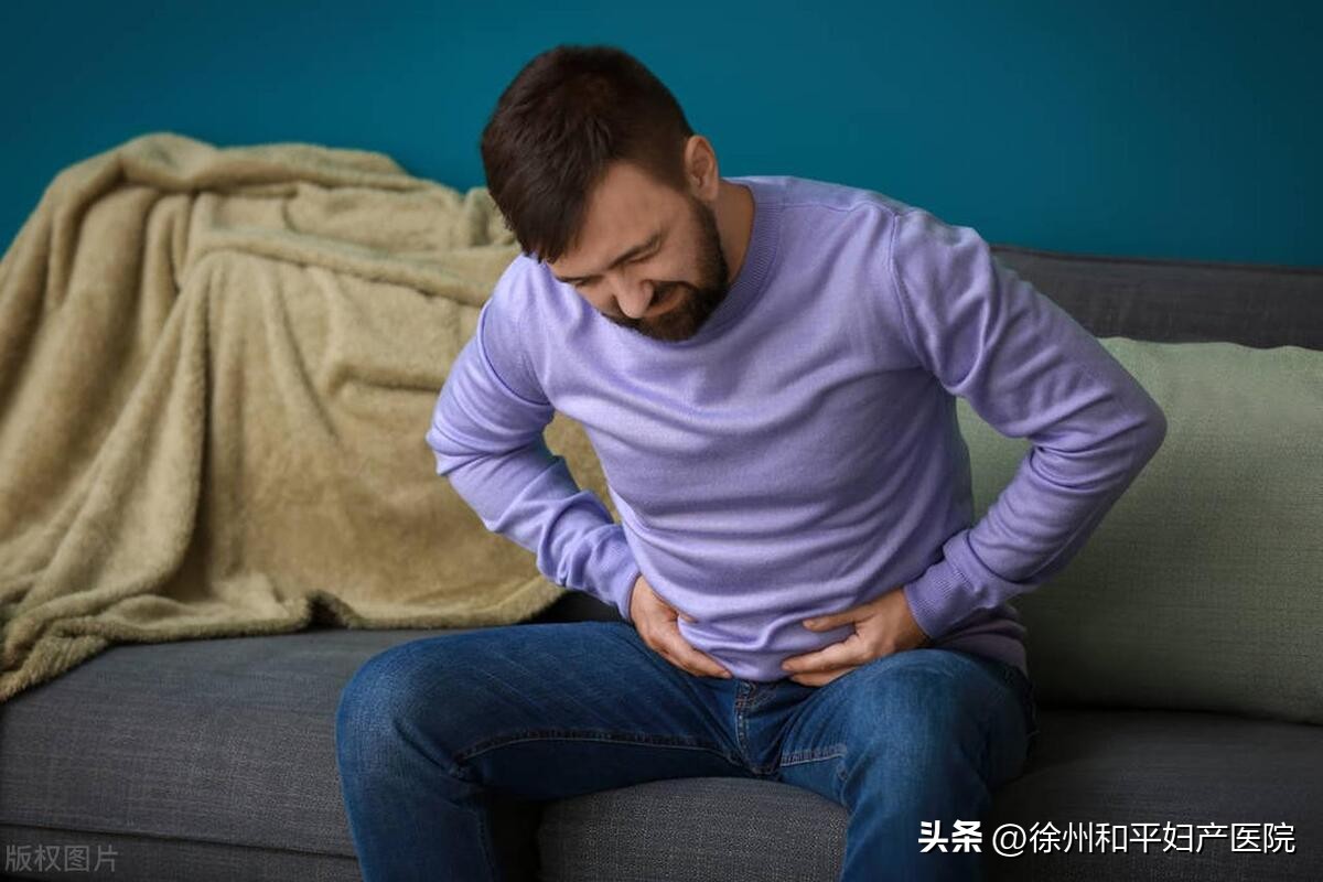 老人大腿根起个大疙瘩怎么回事,老人大腿内侧突然长出一个包块