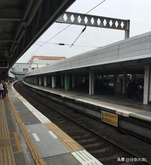 1987年我去香港探亲，申请繁琐过关费时口吐怨言，回程却说值得