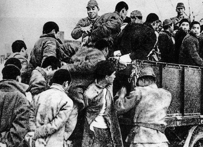 *京大南***杀屠**幸存者真实回忆:我躺尸体堆里装死,一声不吭挨了5刀