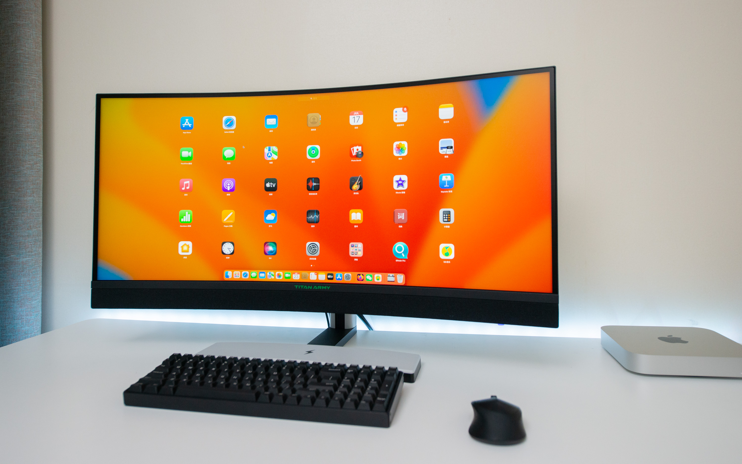 带扬声器和麦克风的显示器,带喇叭和麦克风的显示器