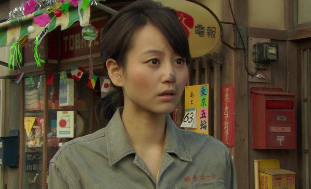 人气顶峰期闪婚引退,六年未见的“日剧女神”与丈夫带娃出街