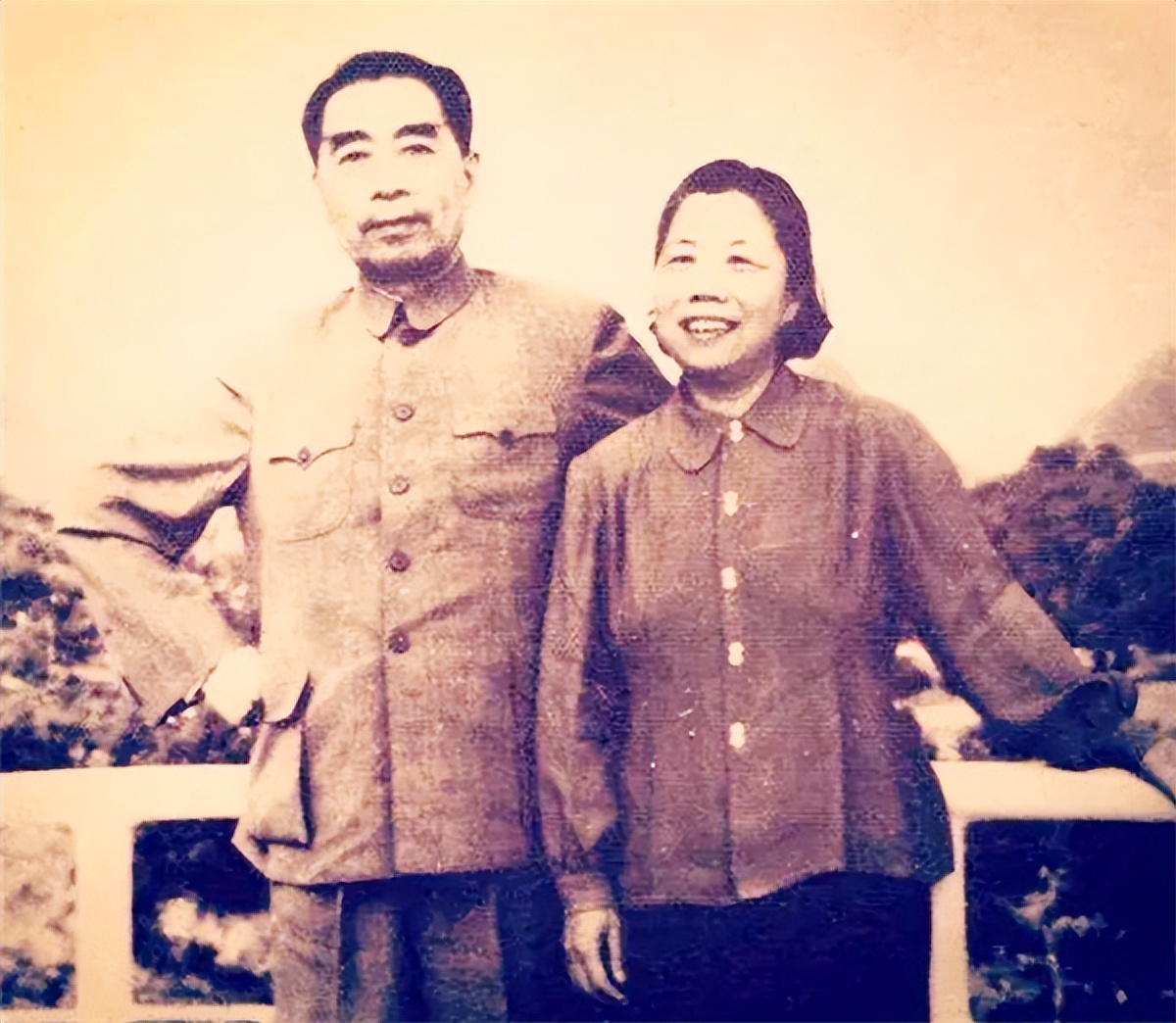 周恩来情定*颖超邓**，一生一世一双人，提起初恋张若名：她只是朋友