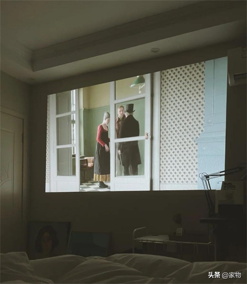 投影仪到底是智商税还是真好用？家里投影用了1年，说说真实感受