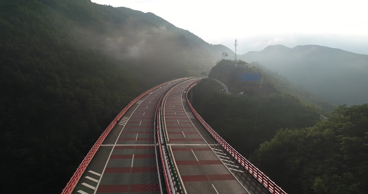 以上帝的视角看世界,上帝视角看贵州桥梁