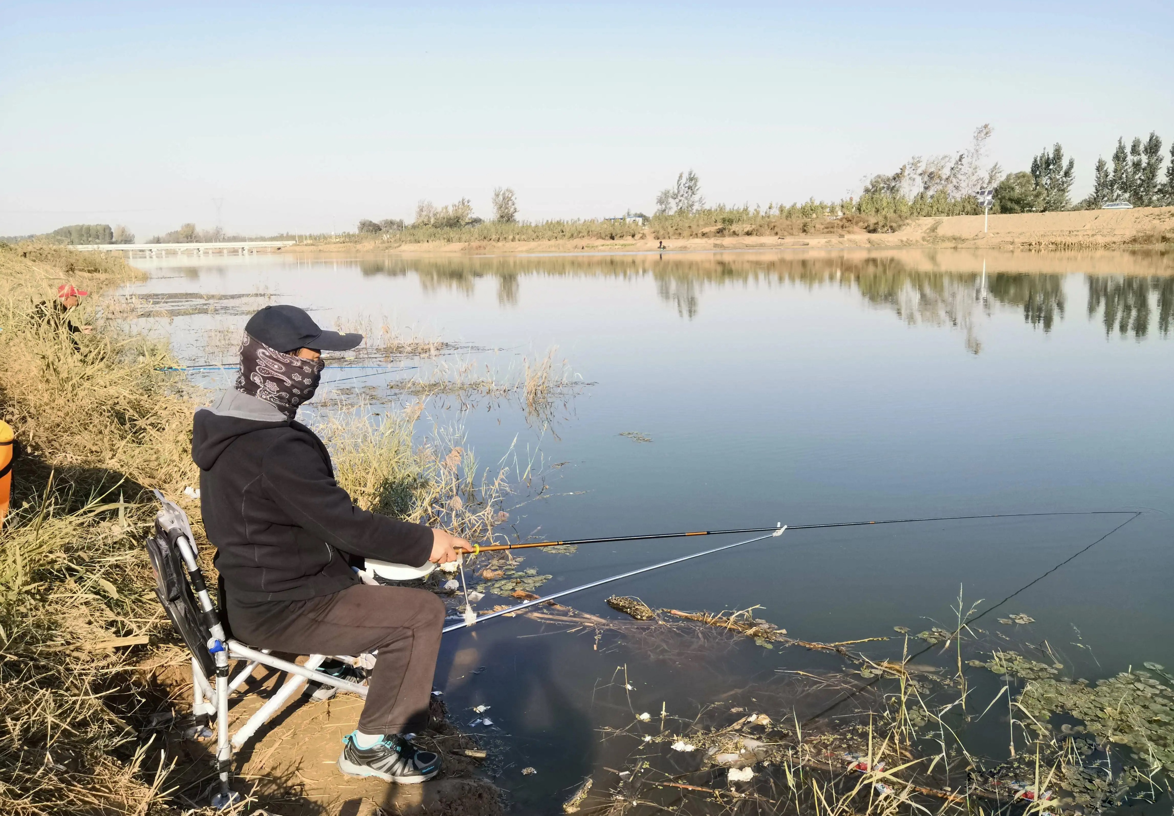钓鱼打窝技巧钓鲫鱼,钓鱼打窝和饵料搭配比例