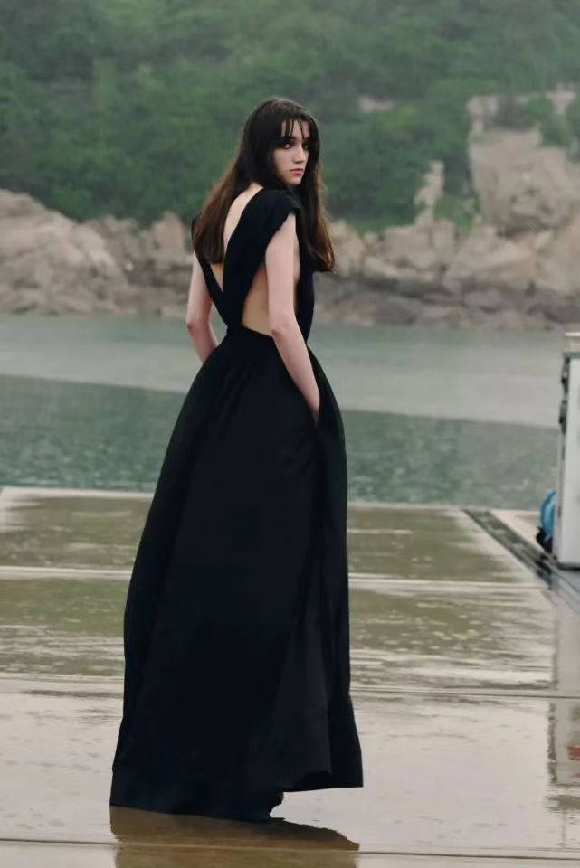 黑色衣服凉快,黑色短袖夏天凉快吗