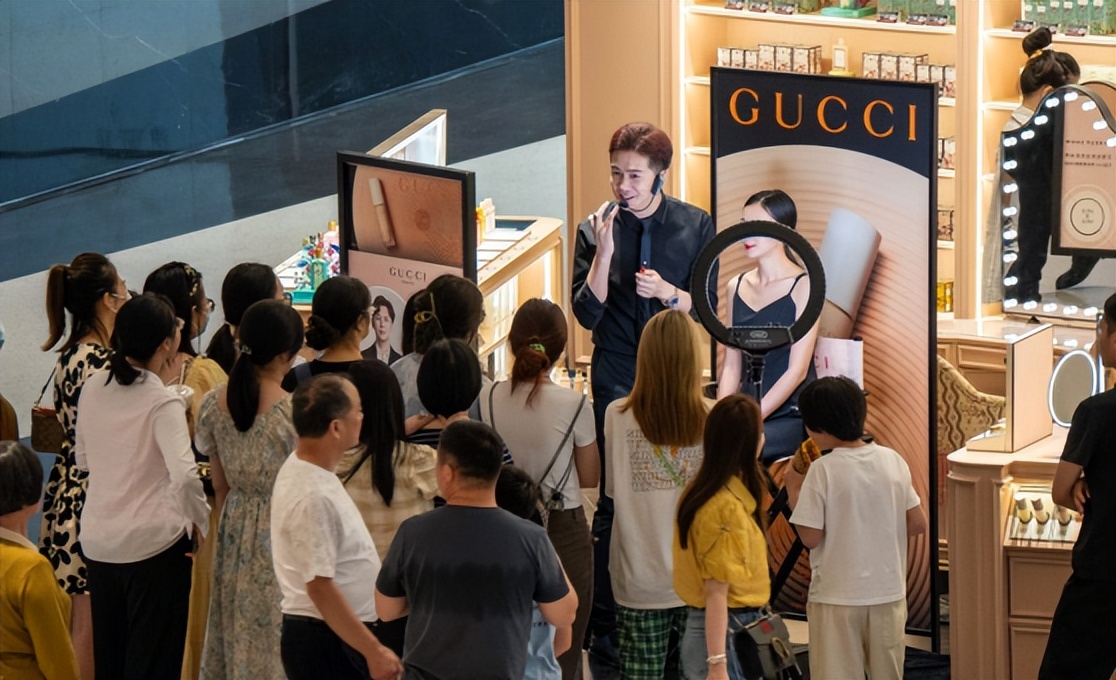 海口国际免税城五一假期第一天 (海口国际免税城将于10月28日开业)