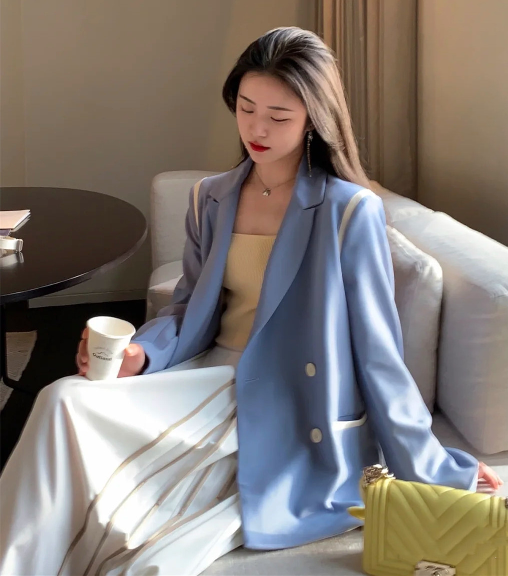 西装一套黑色怎么穿更有气质女,穿西装好看的女人日常穿什么好看