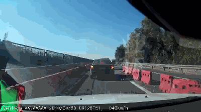 高速公路上和斑马线类似的平行线,高速公路上的斑马线你用来干嘛的