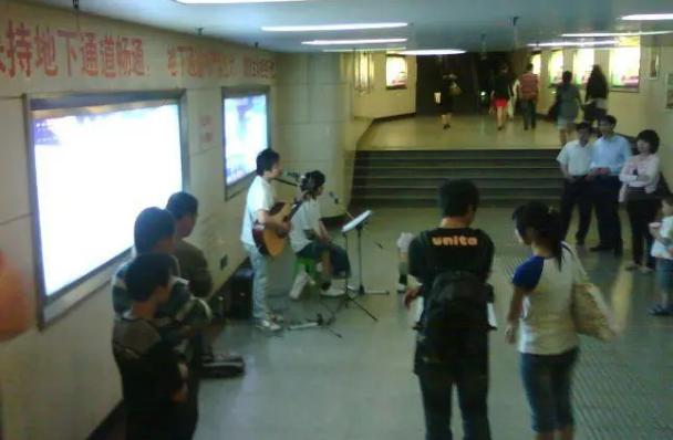 西单女孩成名视频,西单女孩春晚董明珠