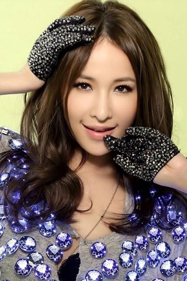 43岁萧亚轩,萧亚轩40岁换18个男友