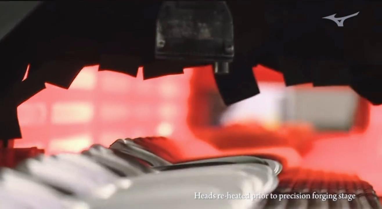 参观Mizuno锻造工厂，见证球杆制作过程