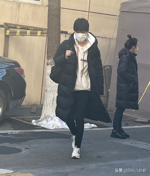 央视春晚第三次联排邓超,赵丽颖朱一龙现身春晚联排