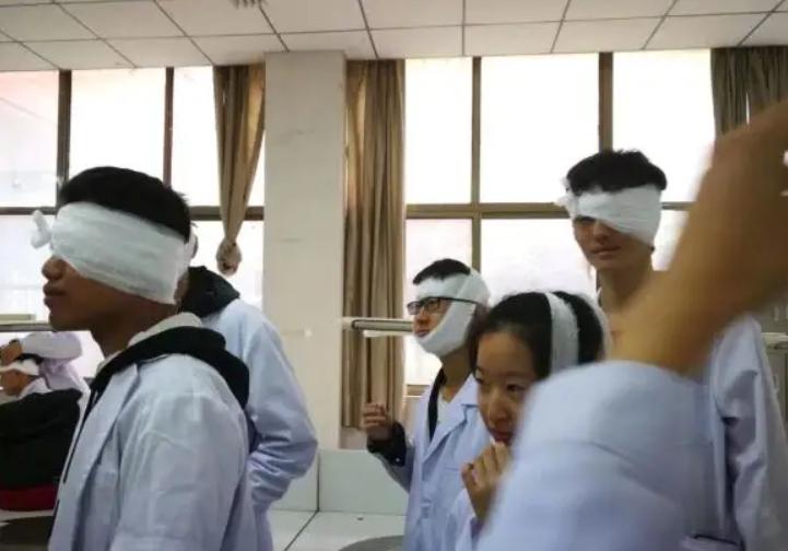 上海的顶级医生能年收入千万吗,上海三甲医院医生的真实收入