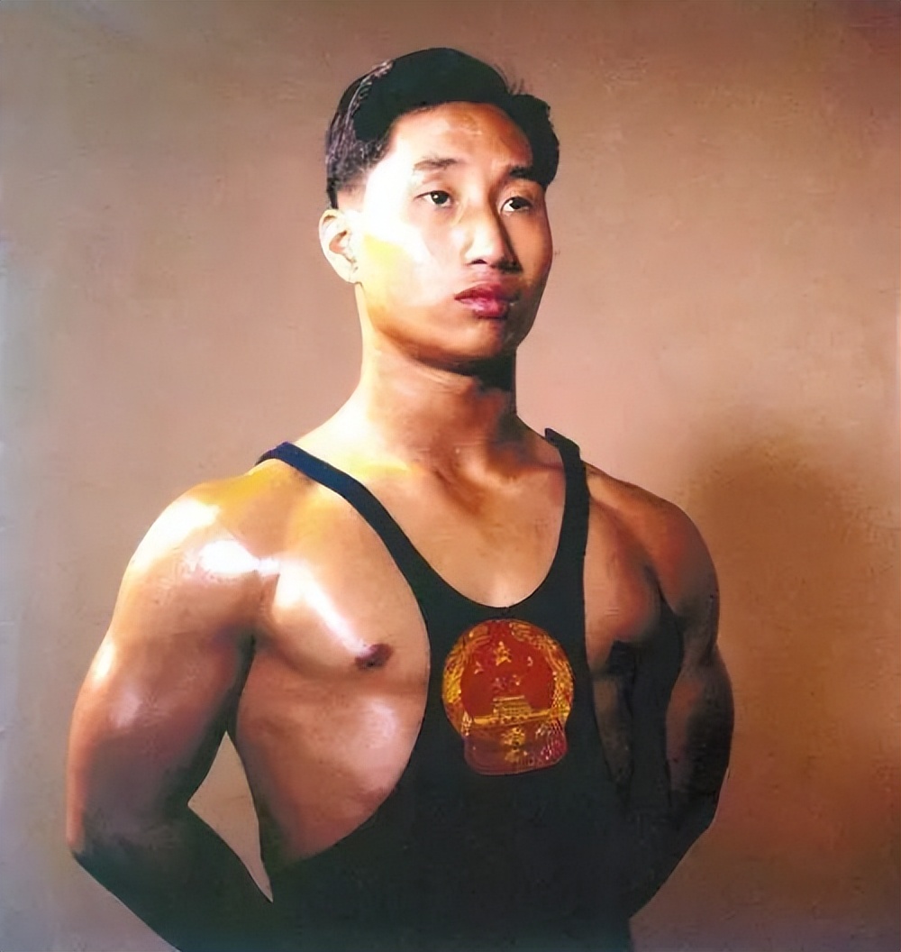 中国举重“祖师”陈镜开：曾被毛主席六次接见，十次打破世界纪录