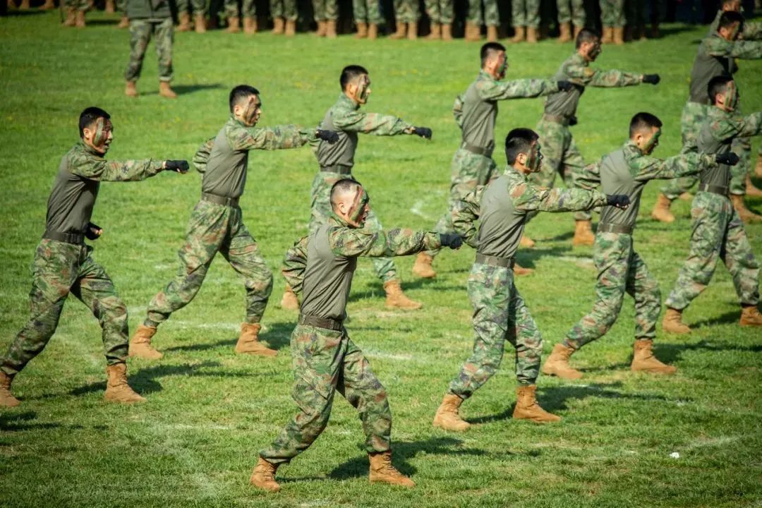 姝﹁瓒婇噹璐熼噸闀胯窇,姝﹁瓒婇噹杩愬姩