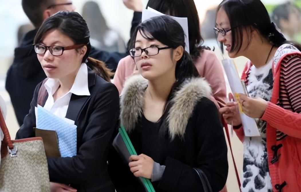 大学生后悔报考的专业，医学和师范出炉，榜首学生自嘲脑子进水