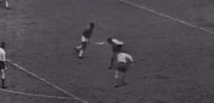 球王贝利传奇的一生仅17岁,球王贝利离世