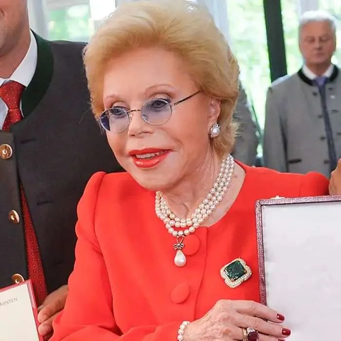 伊丽莎白泰勒十大珠宝,伊丽莎白泰勒古董首饰